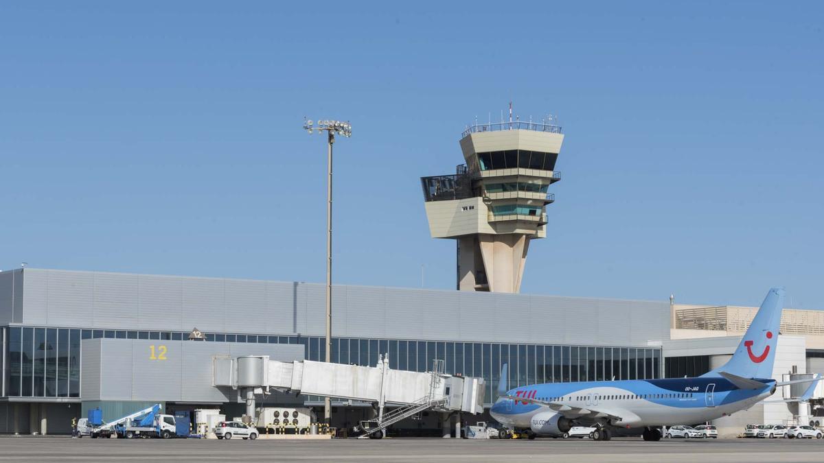 Torre de control del aeropuerto de Gran Canaria.