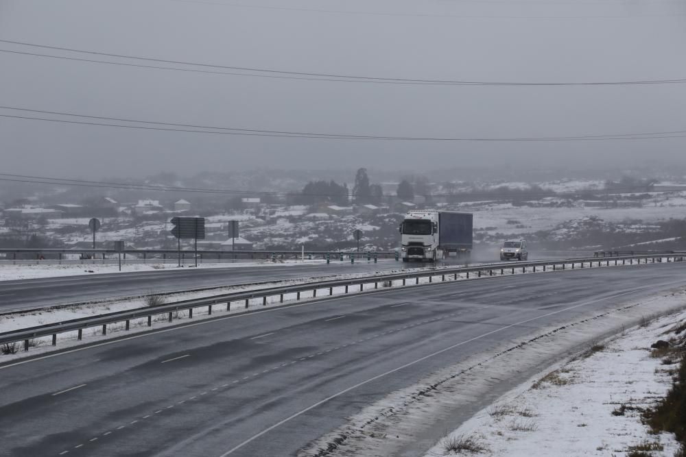 Rescate en un hotel de Trevinca por la nieve