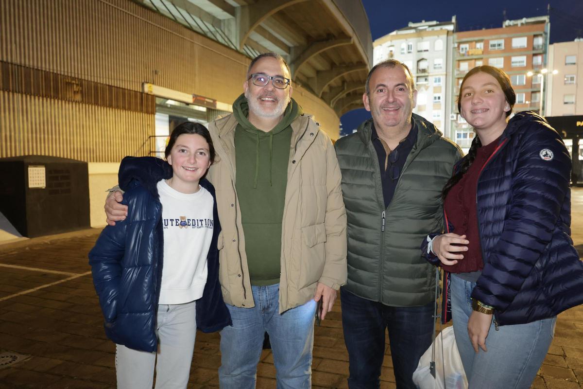 Galería | La lluvia respeta en el SkyFi Castalia y gran ambiente para ver el Barcelona-Athletic de la Supercopa