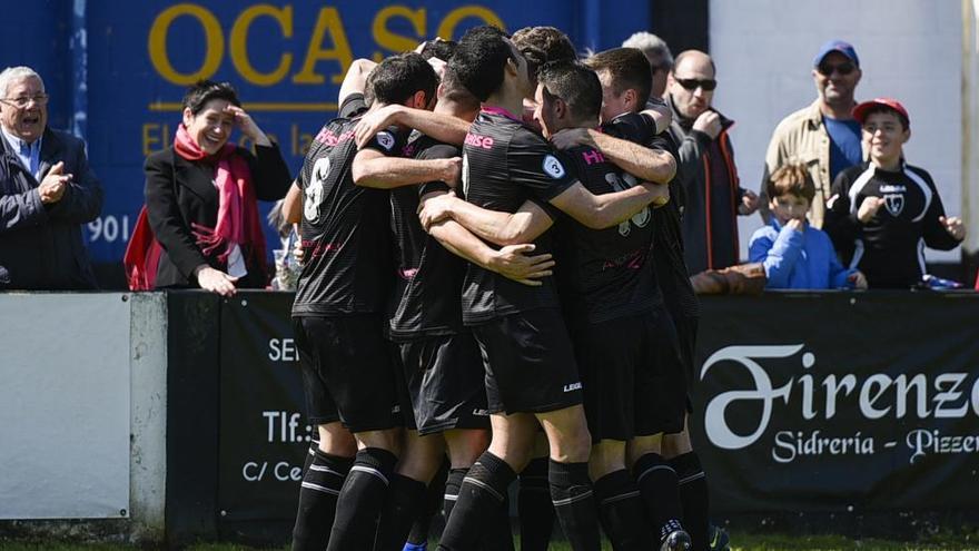 El Lealtad celebra un gol en un partido esta temporada