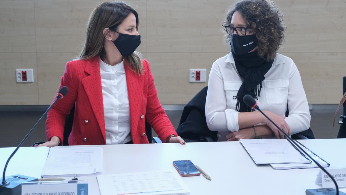 Esther Guilabert y Beatriz Serrano, durante el patronato de IFA.