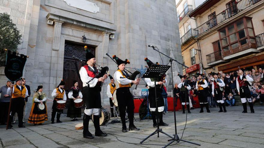 Campás no Camiño: gaitas, campanas y la Coral Casablanca, en Vigo