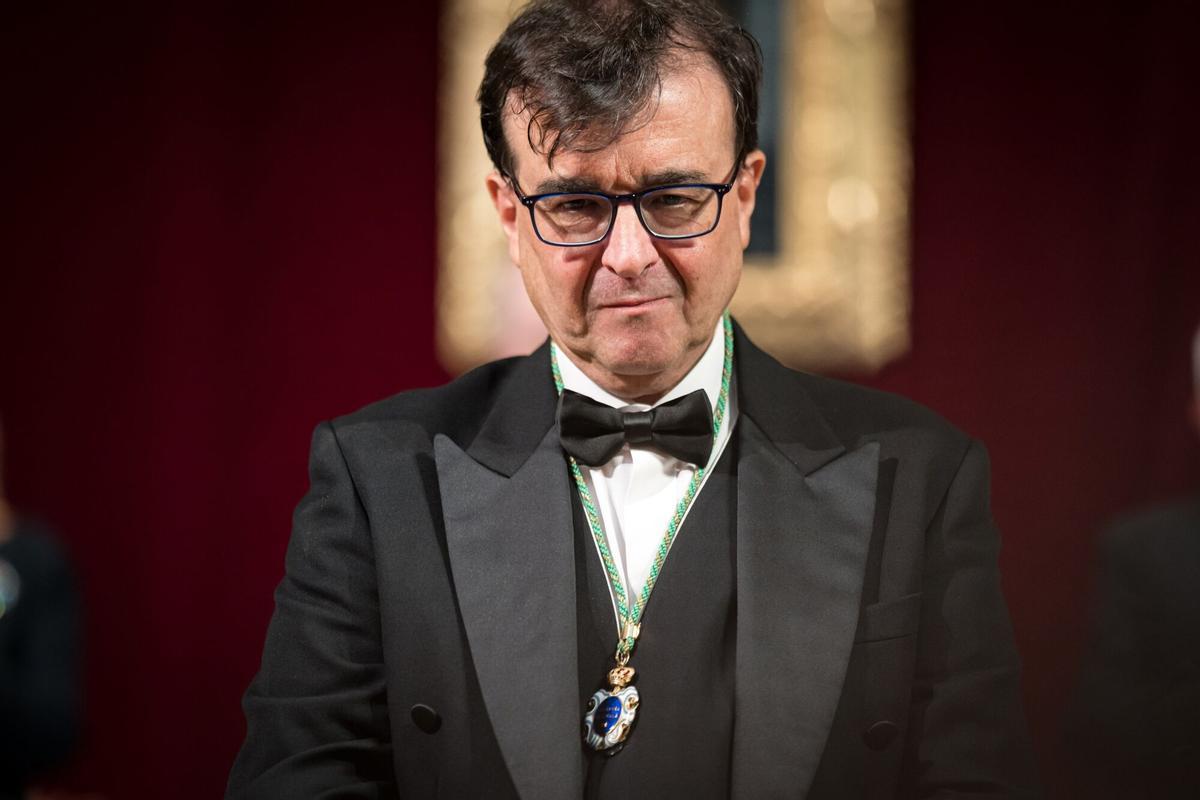 24/11/2024 El escritor Javier Cercas durante su acto de ingreso para ocupar la silla R, en la Real Academia Española, a 24 de noviembre de 2024, en Madrid (España). La obra de Cercas ha sido traducida en más de veinte países y a más de treinta idiomas? y ha obtenido numerosos premios nacionales e internacionales, como el Premio al Libro Europeo 2016 por su obra ‘El Impostor’, el Premio André Malraux 2018 por ‘El monarca de las sombras’ y el Premio Planeta 2019 por ‘Terra Alta’. En 2024 ha sido nombrado miembro de la Real Academia Española, ocupando la silla R, que quedó vacante al morir Javier Marías el 11 de septiembre de 2022. CULTURA Diego Radamés - Europa Press