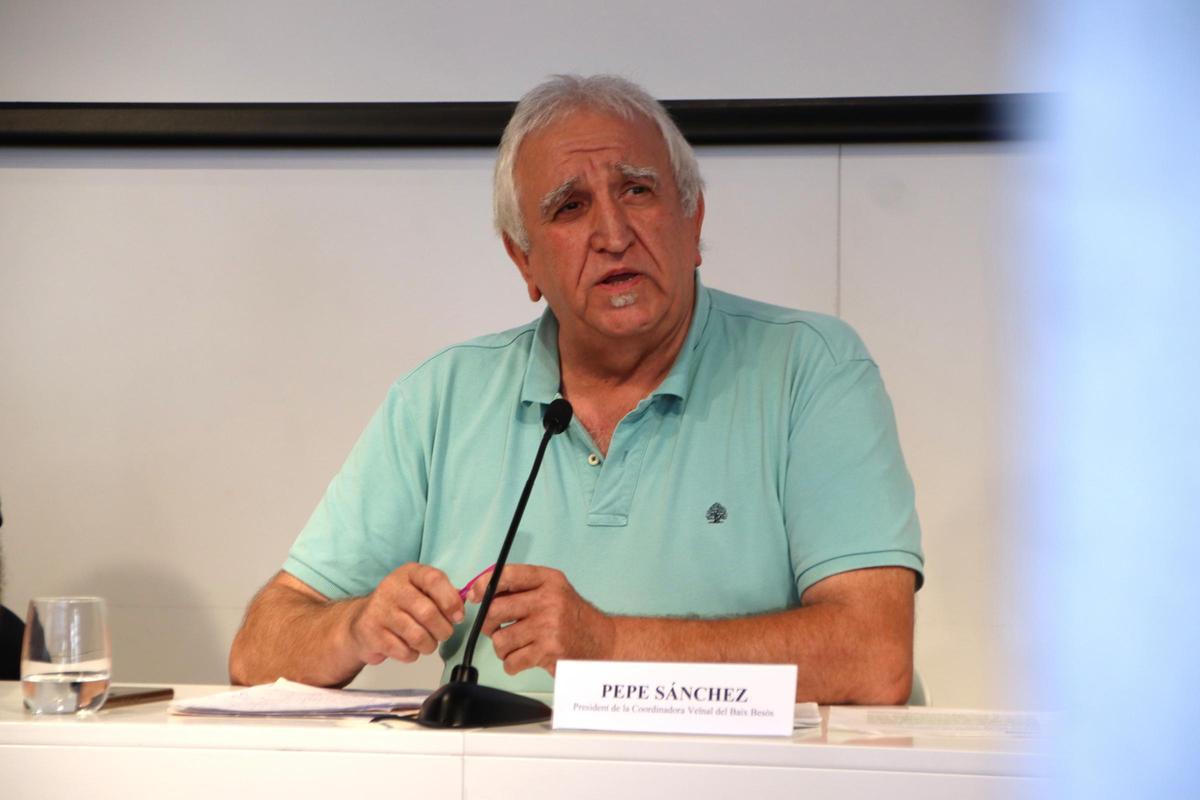Pepe Sánchez, presidente de la Coordinadora Veïnal del Baix Besòs, durante la rueda de prensa