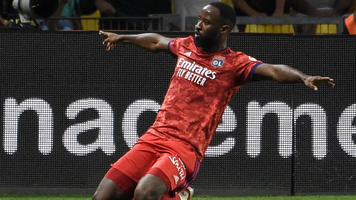 Moussa Dembele celebra su gol ante el Nantes