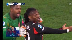 Rafael Leao reclama a Massimiliano Allegri ser retirado del partido