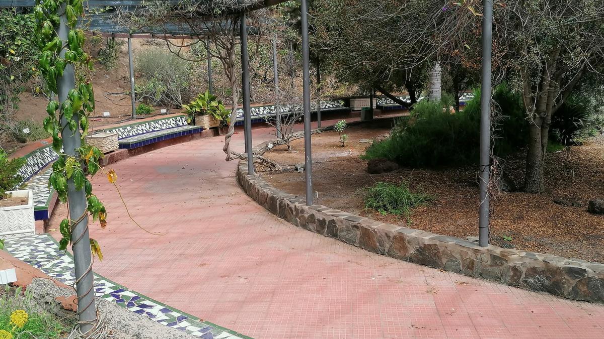 Paseo por el interior del parque.