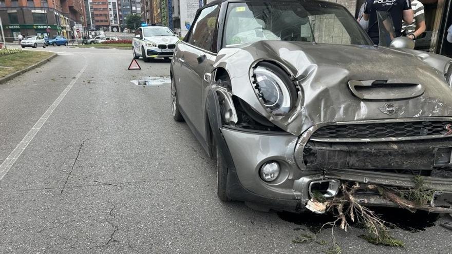 El &quot;completo&quot; de infracciones de un motorista en Avilés: sin carné, sin casco y positivo en alcoholemia y drogas
