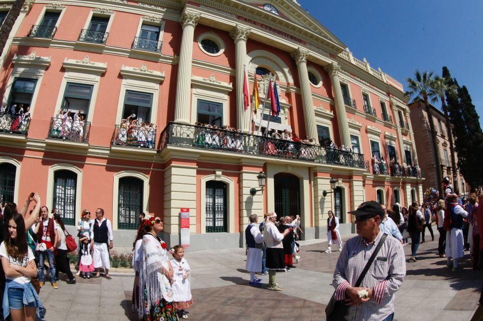 Las carrozas y la 'tronaera', claves para el ambiente del Bando 2016