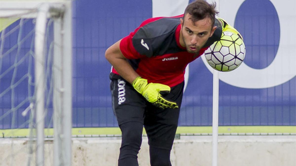 Francesco Bardi durante un entrenamiento con el Espanyol