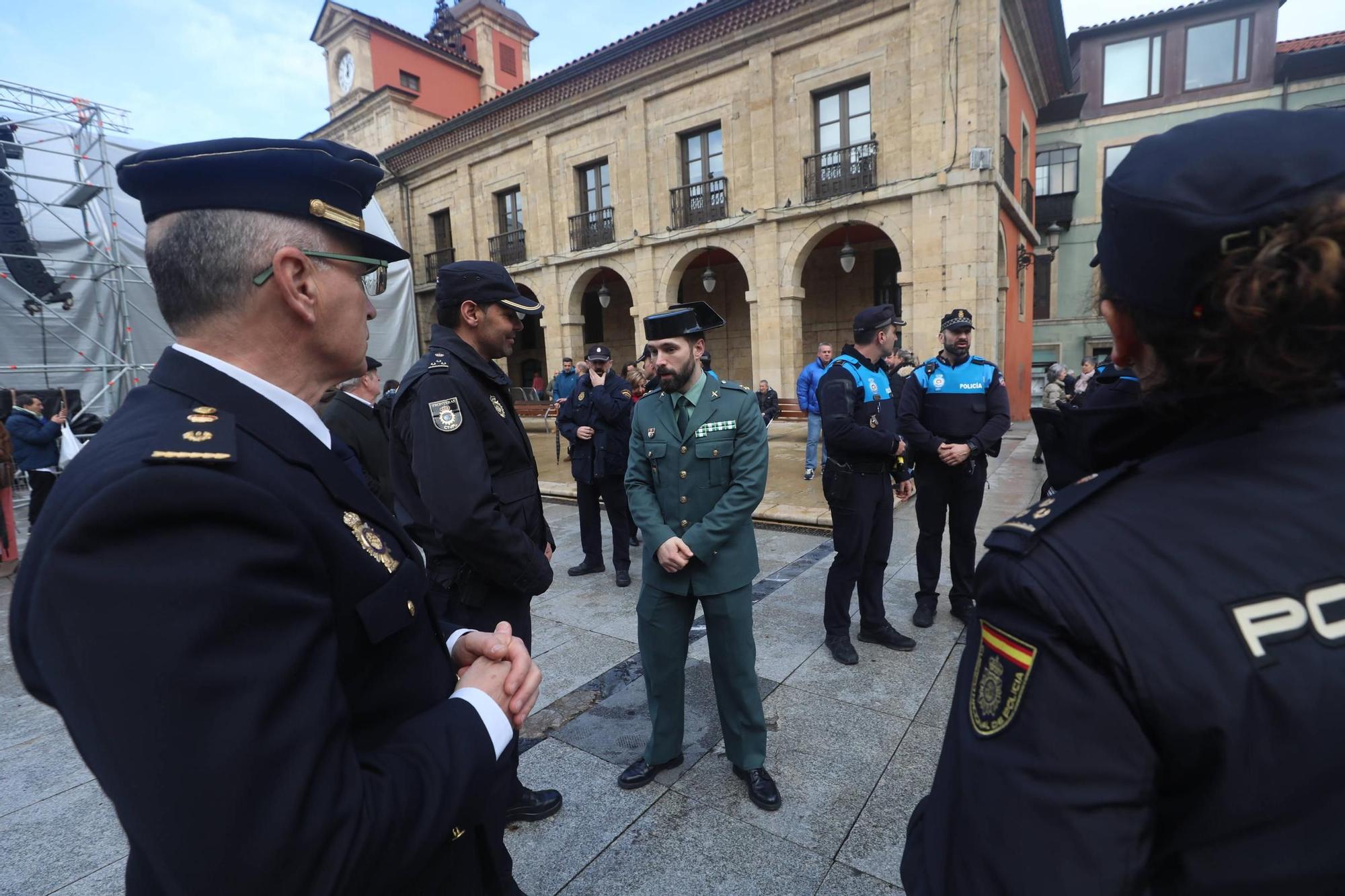 EN IMÁGENES: Concentraciones en la Comarca de Avilés por los guardias civiles fallecidos