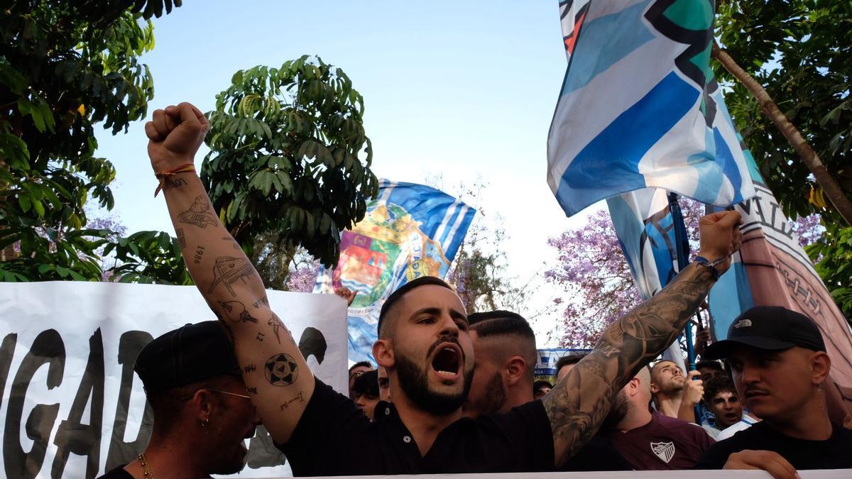 La protesta de la afición antes del Málaga CF - CD Mirandés, en imágenes