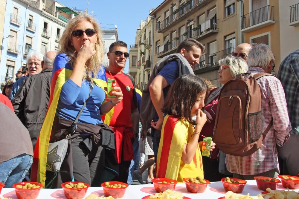 Penjada de cartells a Manresa pro referèndum