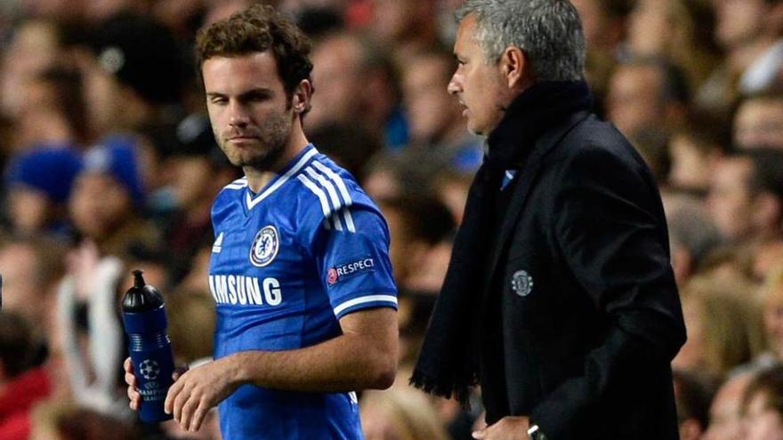 Mata y Mourinho, en su etapa en el Chelsea.