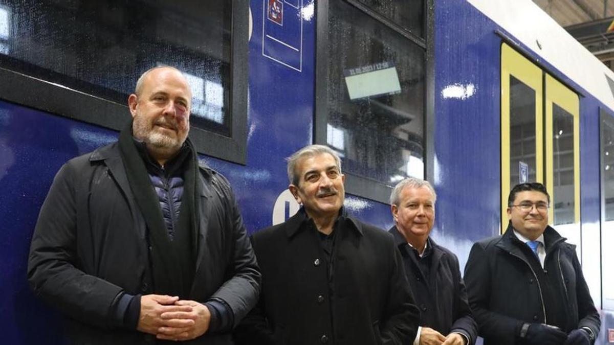 La delegación canaria, este martes en la sede de Alstom.