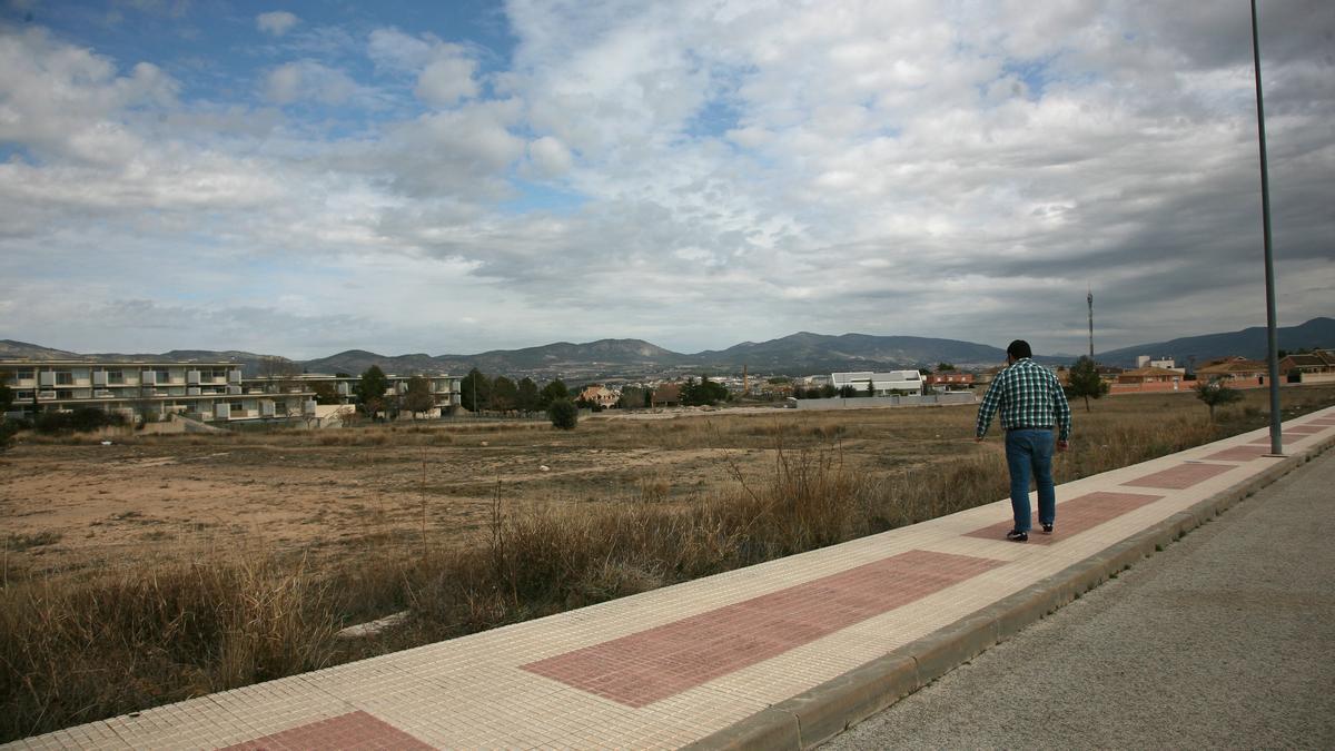 Terrenos donde se ubicarán la residencia geriátrica y el nuevo centro de salud de Castalla.