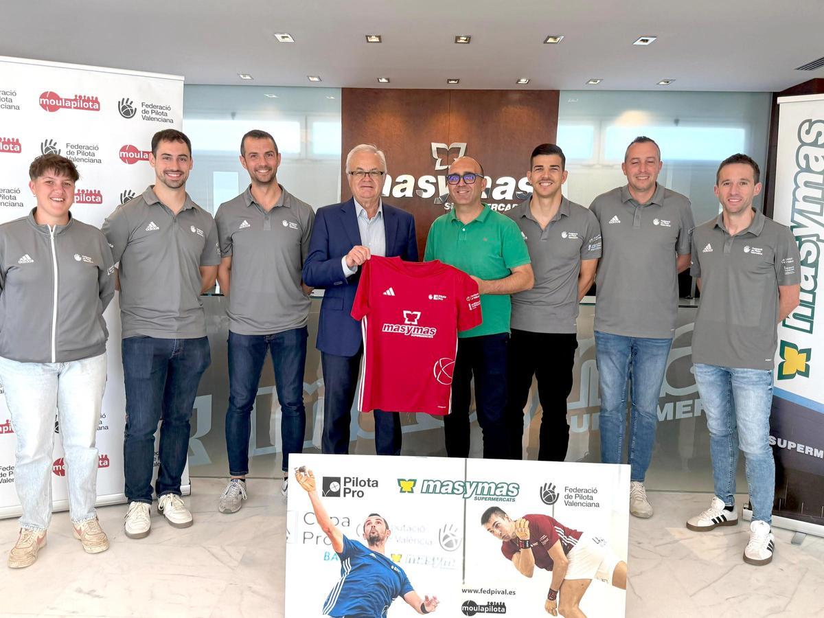 José Juan Fornés i Vicent Molines, amb Fanni, Giner, Pere, Néstor, Tomàs II i Hèctor.