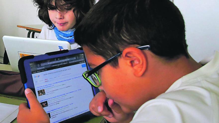 Los alumnos canarios contarán con más de 10.000 tabletas nuevas tras la crisis.