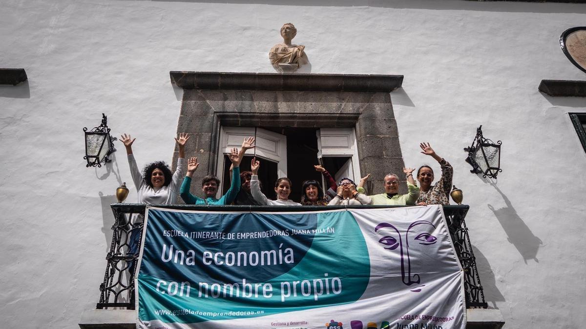 Mujeres palmeras que quieren que pasen cosas