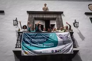 Mujeres palmeras que quieren que pasen cosas