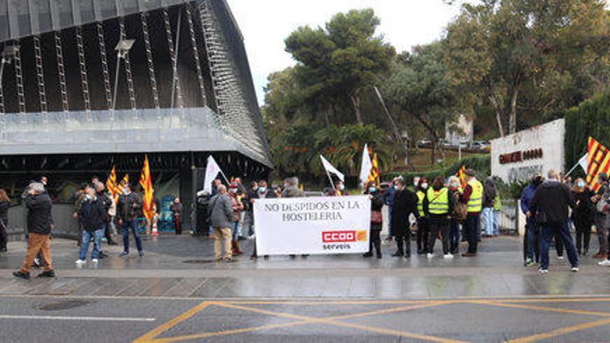 Protesta per l&#039;acomiadament massiu dels treballadors de dos hotels de Lloret de Mar