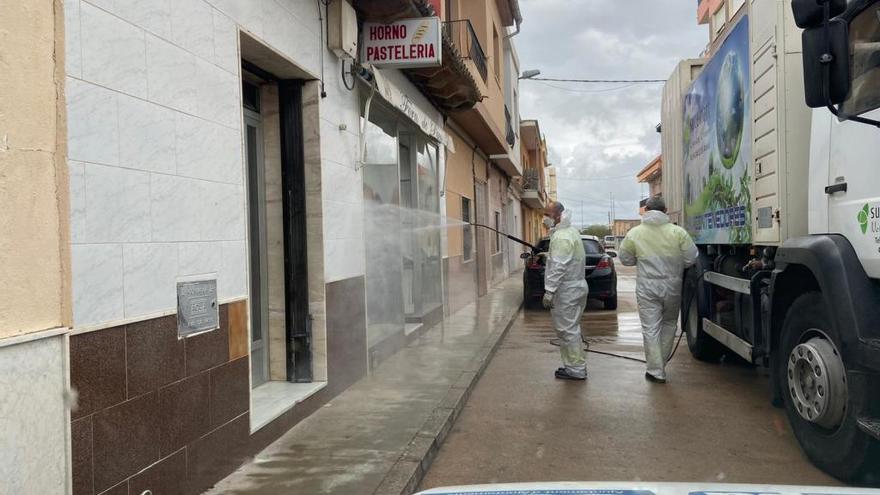 Massaláves desinfecta las zonas públicas más concurridas