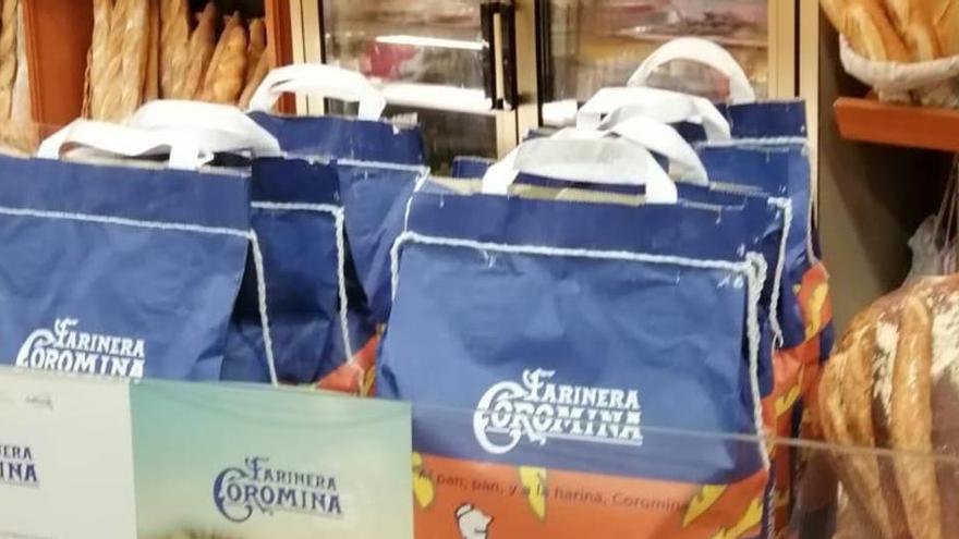 Farinera Coromina treu un sac de 5 kg per a fans de fer pa