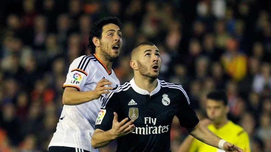 Parejo y Benzema, en un Valencia-Real Madrid en Mestalla.