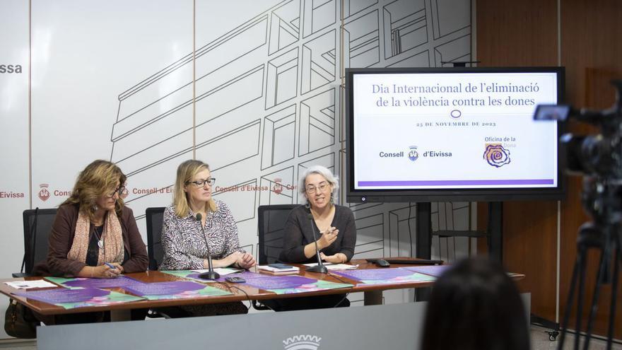 De izquierda a derecha, Belén Alvite, Carolina Escandell y Tonyi Ferrer.