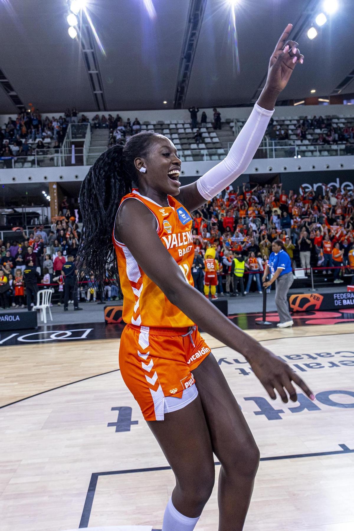 Así celebraron la Copa las jugadoras del Valencia Basket en Tarragona