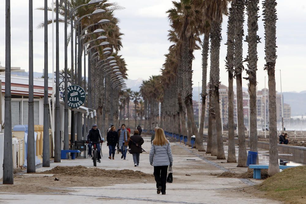 Destrozos en la playa de la Patacona