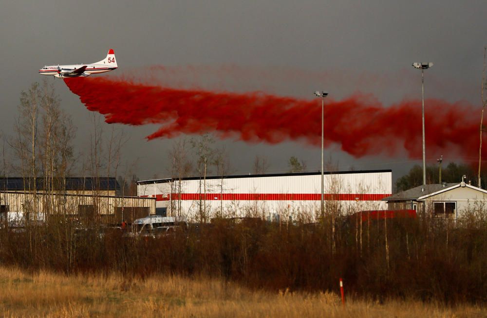 El incendio registrado en la localidad canadiense de Fort McMurray, en el estado de Alberta, ha destruido miles de hectáreas y de viviendas.