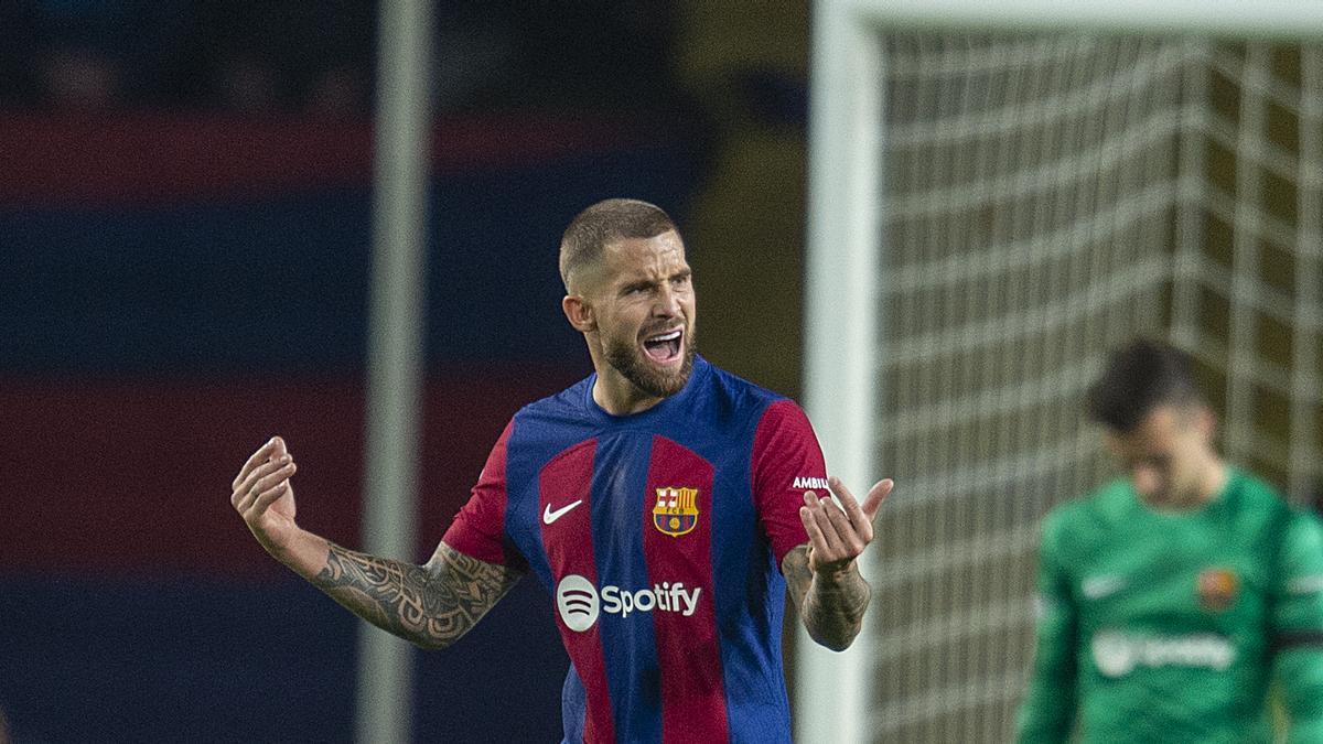 Iñigo Martínez durante el partido contra el Porto.