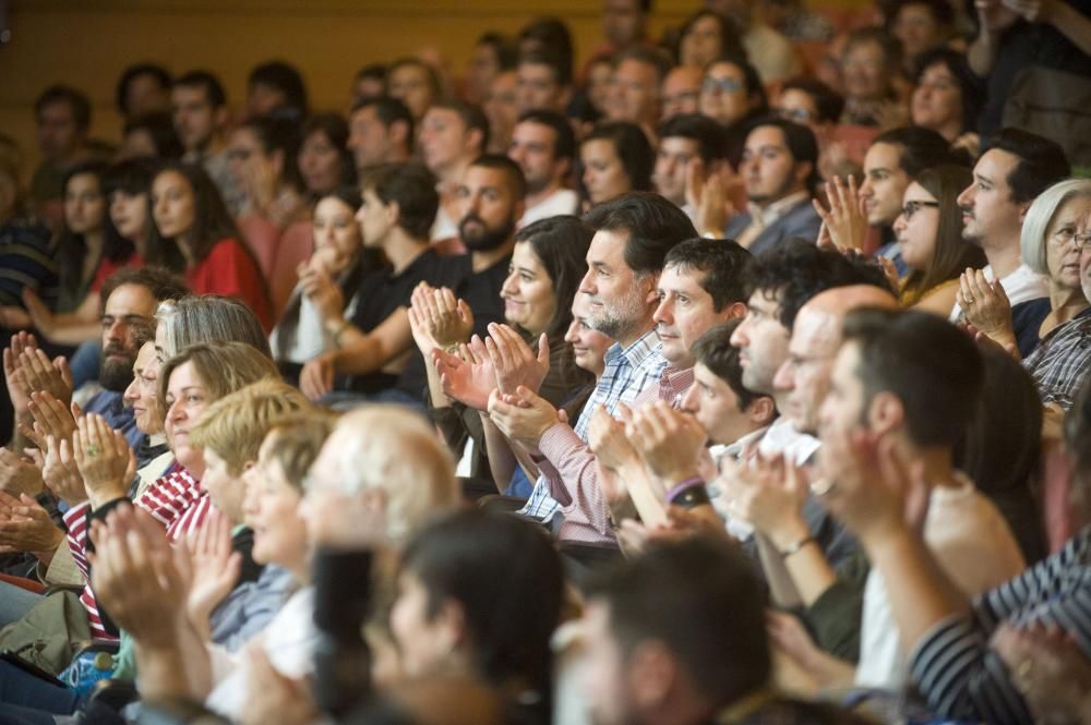 "Aquí empieza el cambio para toda Europa", ha subrayado Villares ante medio millar de personas en el paraninfo de la Universidad de A Coruña.