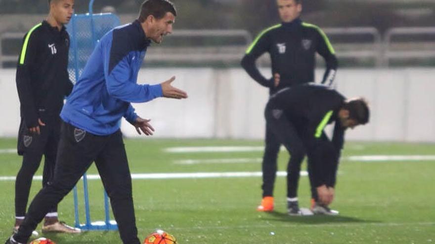 Javi Gracia, muy encima de sus hombres.