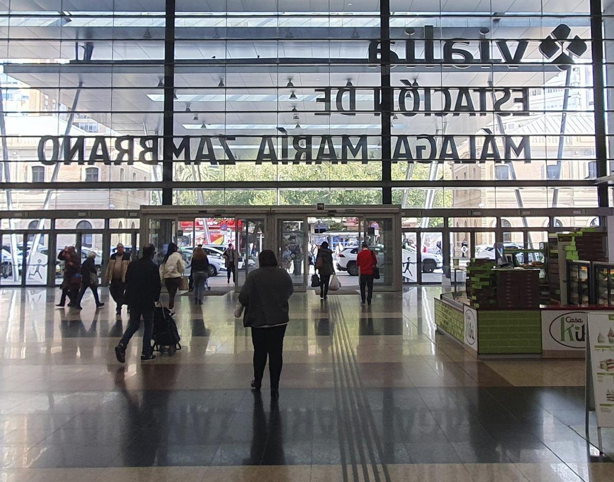 Los comerciantes confían en que el viajero recupere la confianza en el tren de manera paulatina. | F. E.