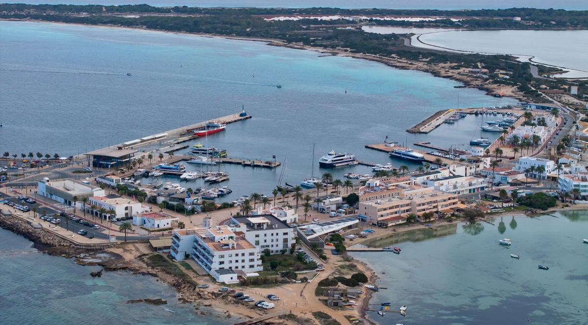 Foto aérea del puerto de la Savina, en Formentera. | GERARDO FERRERO