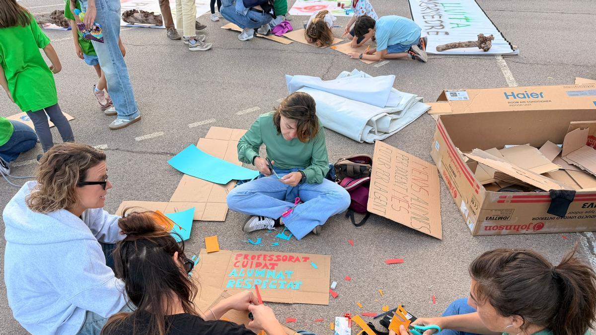 Peculiar protesta en Sagunt por la huelga educativa