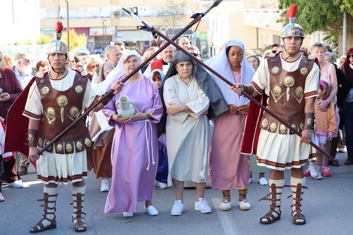 Galería: imágenes del vía crucis de Santa Eulària
