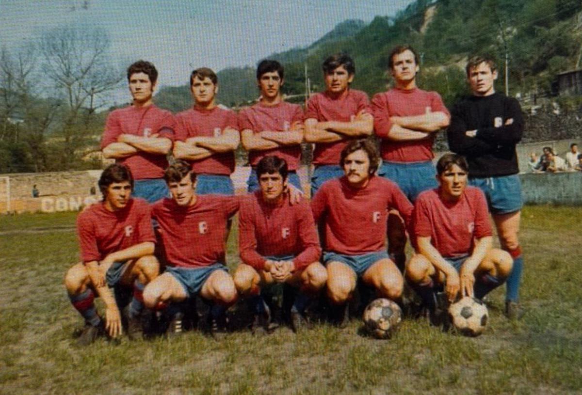Una antigua alineación del Deportivo Turón.