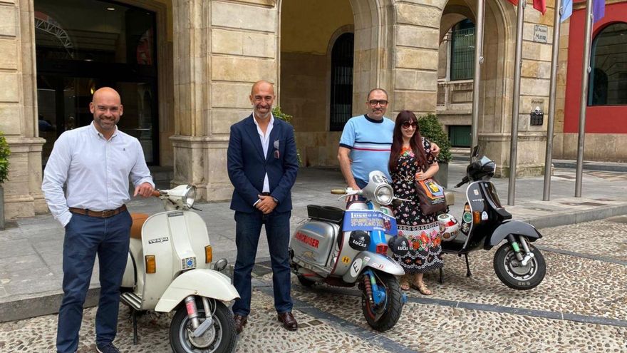 Jesús Martínez Salvador, Oliver Suárez, Félix Domínguez y Cristina Menéndez (encargada de redes sociales Ye-Yé), en el Ayuntamiento, ayer. | A. S. Y.