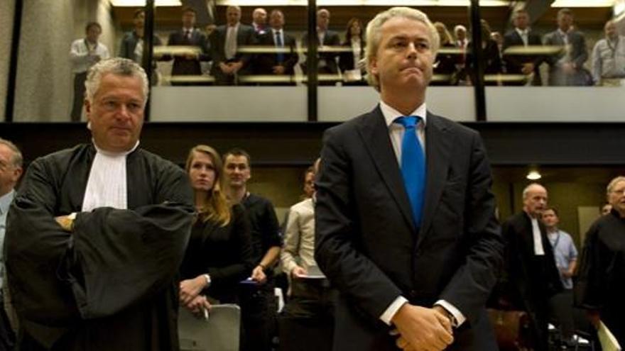 Geert Wilders, a la derecha, en la apertura del juicio.