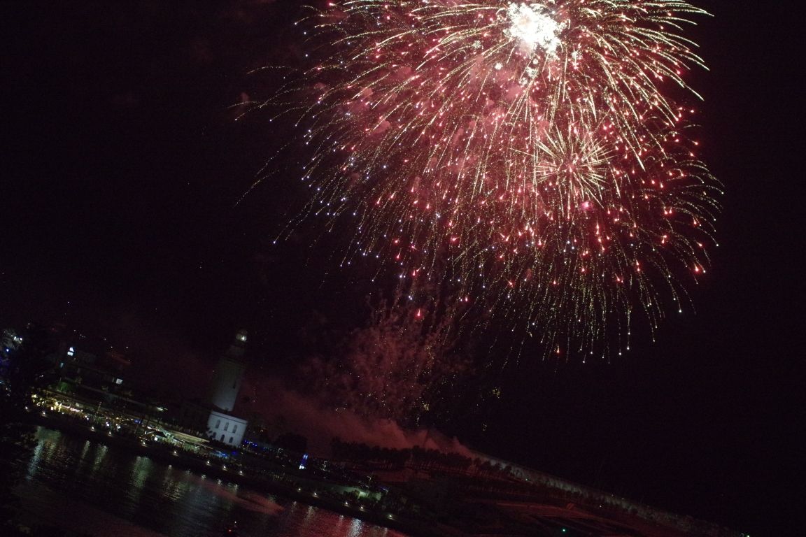 Los fuegos artificiales dan la bienvenida a la Feria de Málaga 2022