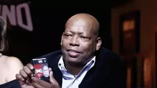 Sexo, pistolas, escándalos, condones y goles: la desenfrenada vida de Asprilla, el mito del Newcastle que hizo historia contra el Barça