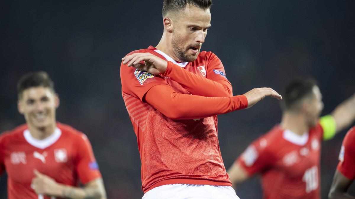 Seferovic celebra un gol con la selección suiza.