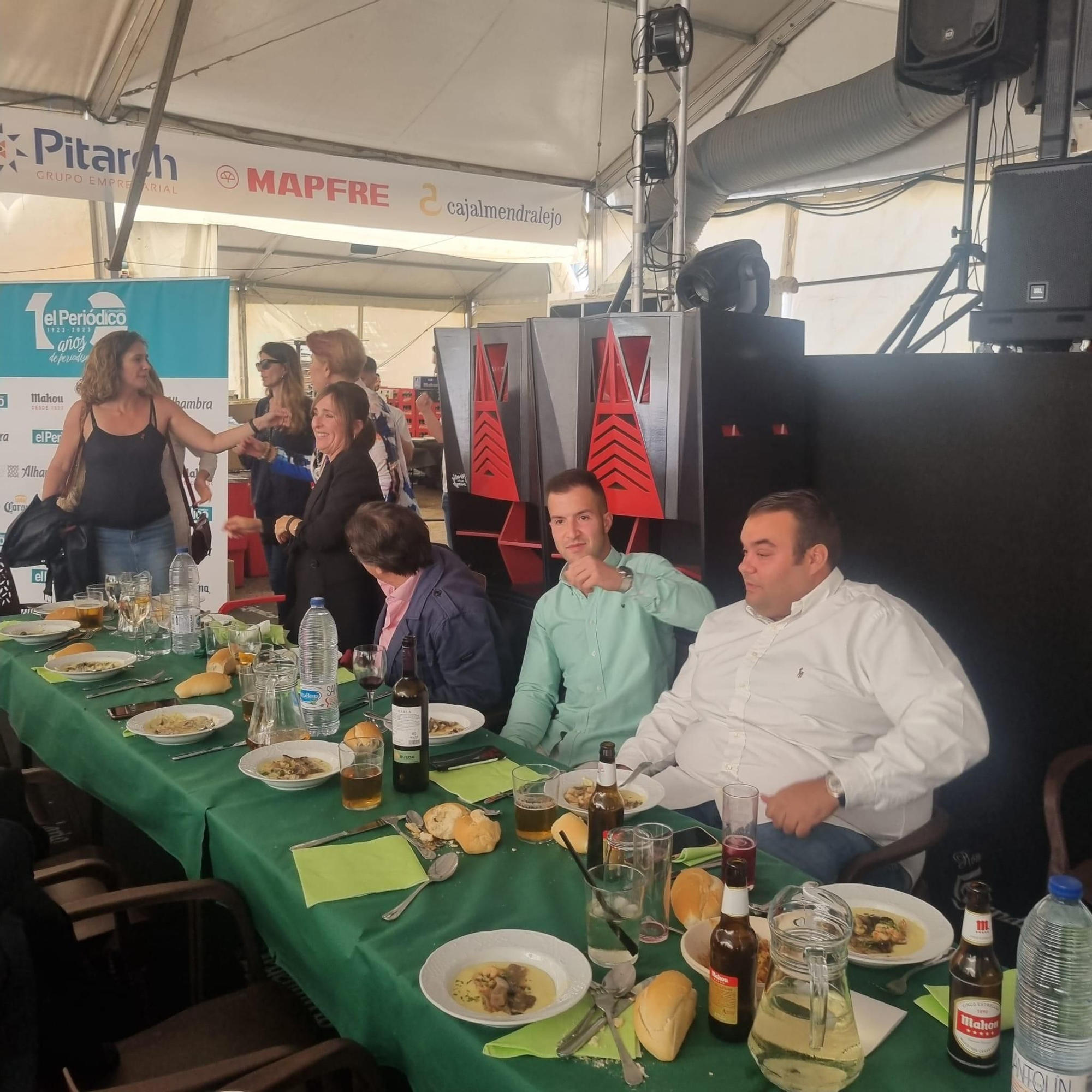 FOTOGALERÍA | Ambiente en las comidas en la caseta en homenaje al centenario de El Periódico Extremadura