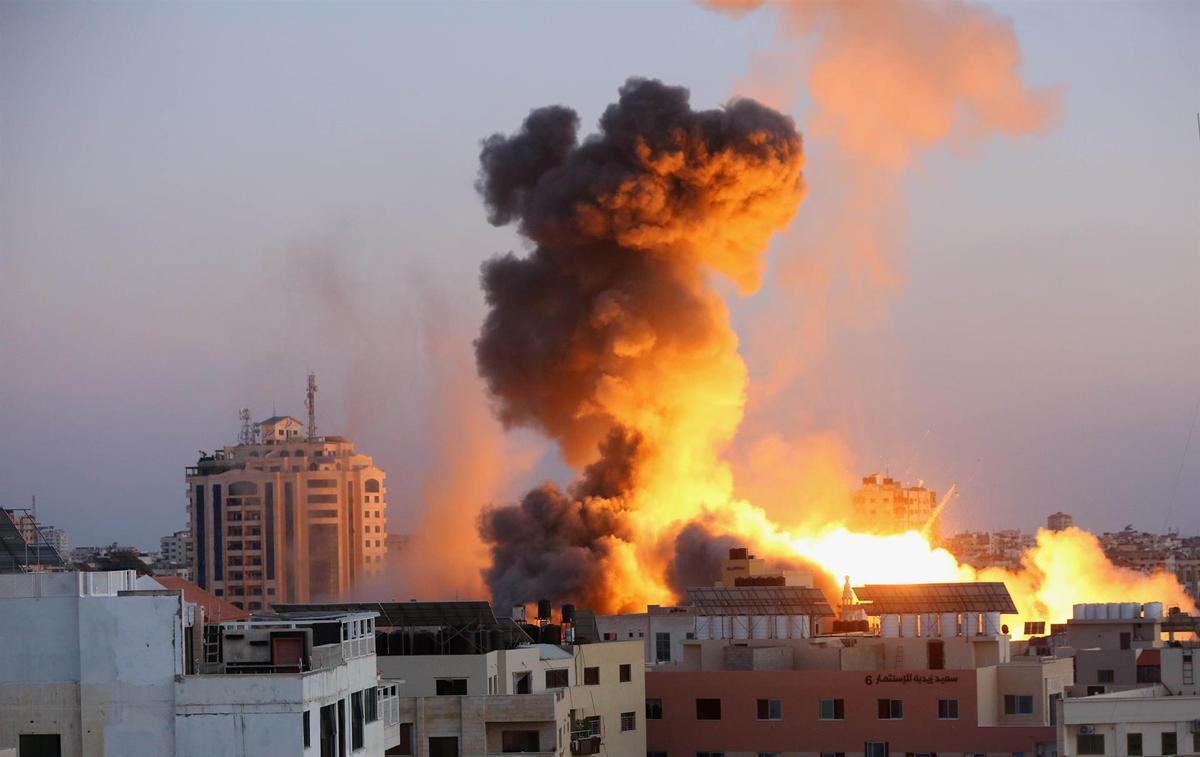 Israel arriba a instal·lacions de Hamàs a Gaza, que informa de 7 morts