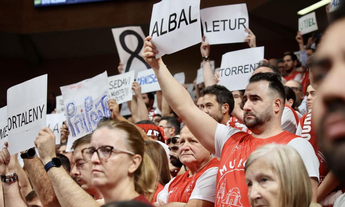 El tenista Carlos Alcaraz estuvo presente ayer en el Palacio de los Deportes.  | JUAN CARLOS CAVAL