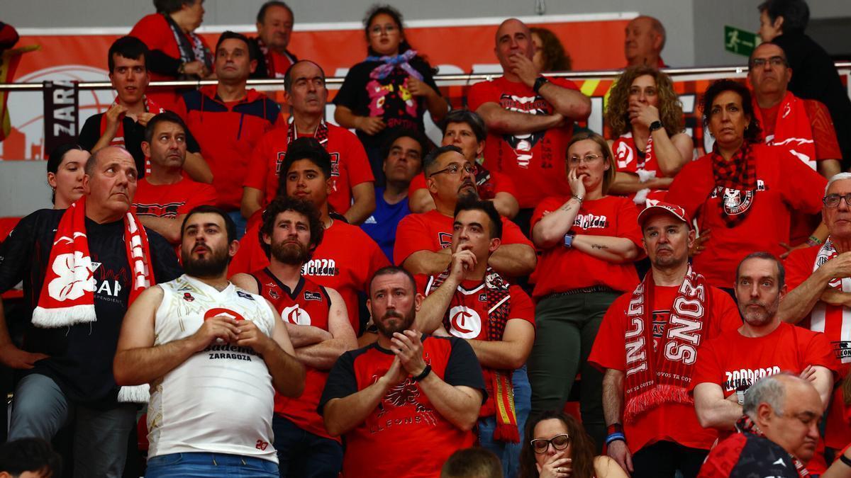 Un grupo de seguidores del Casademont, en el último duelo en casa contra el Coviran Granada.