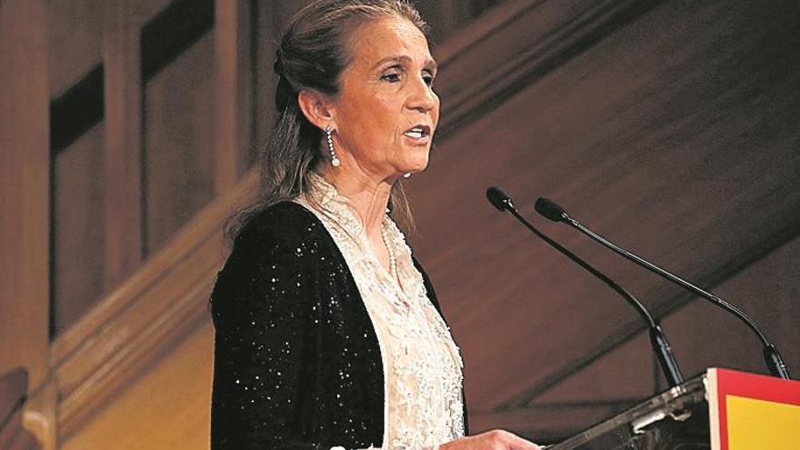 La infanta Elena asiste al Congreso de Emergencias